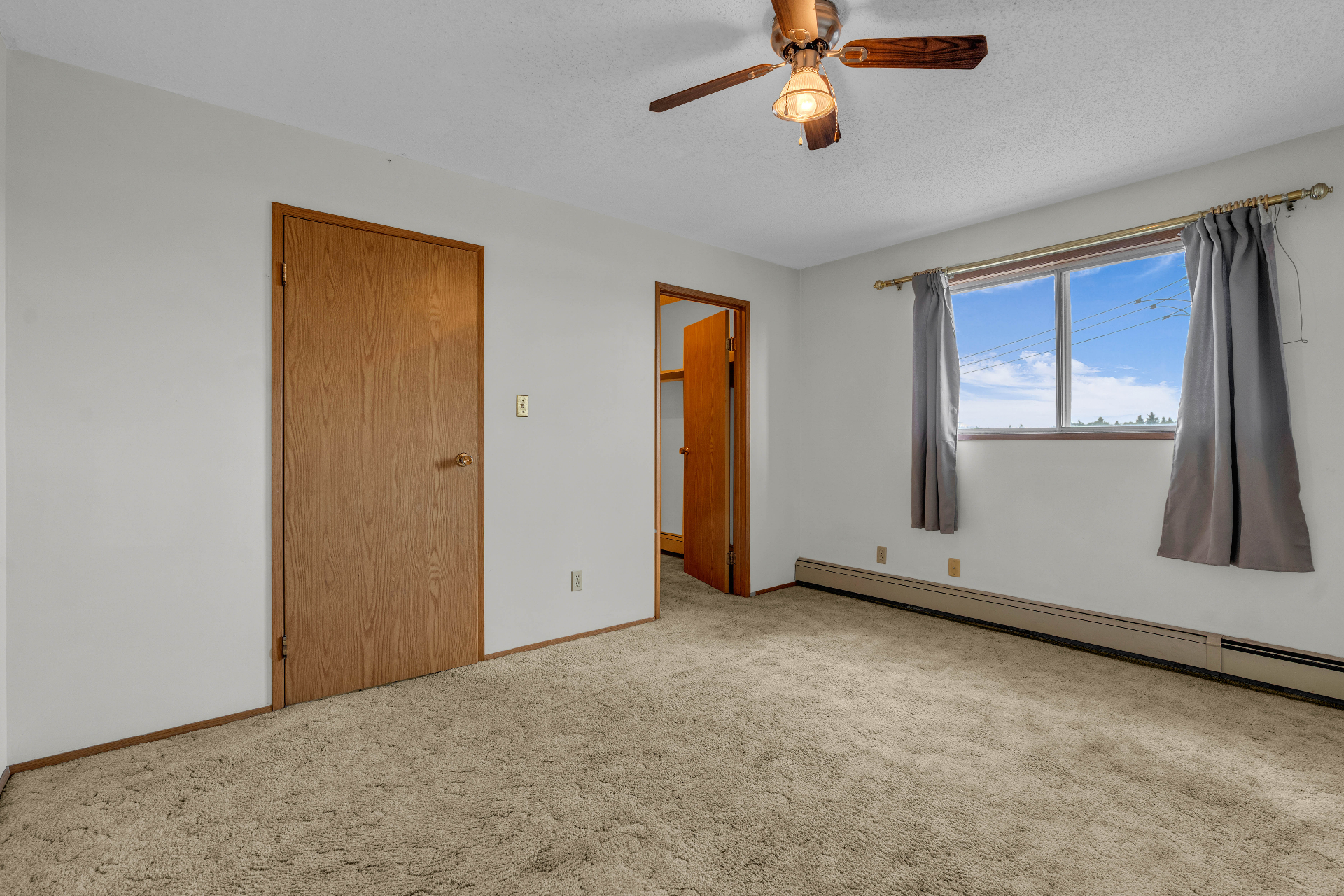 8街Superstore两房电梯公寓出售,带地下车库——林与唐地产 - 7